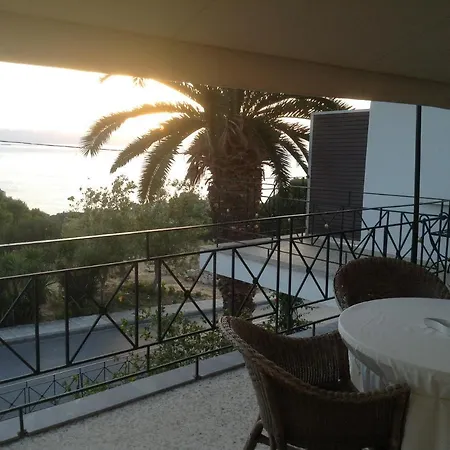 Hotel Akrotiri 2*