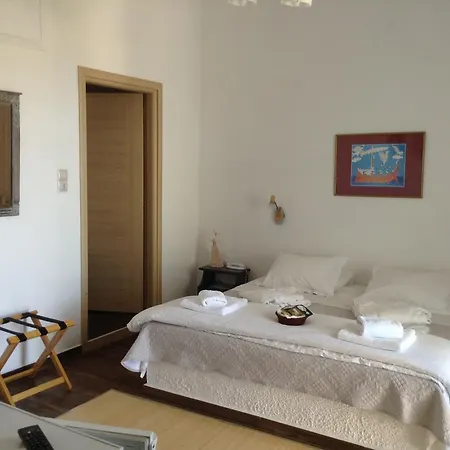 Akrotiri Hotel