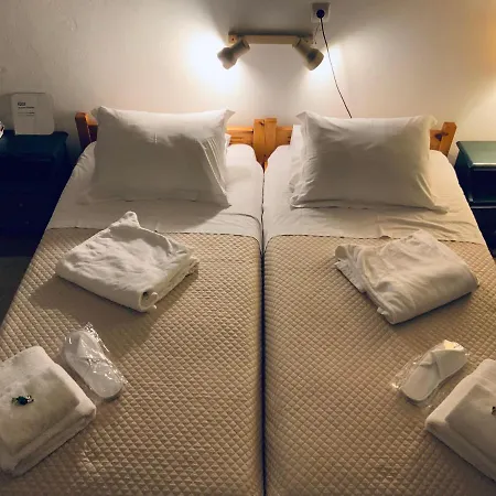 Akrotiri Hotel