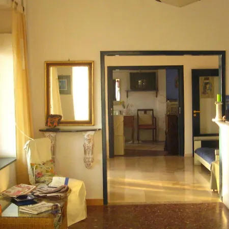 Готель Akrotiri