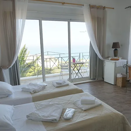Otel Akrotiri 2*