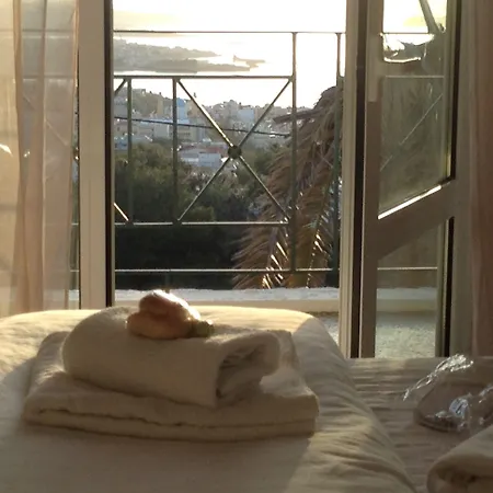 Akrotiri Otel