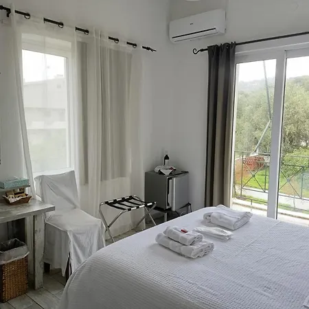 Akrotiri Hotel 2*
