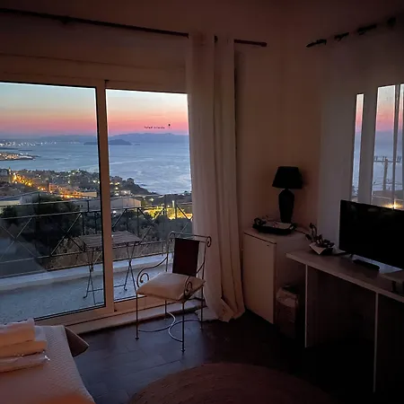 Hotel Akrotiri 2*