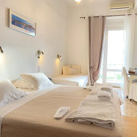 Akrotiri Hotel