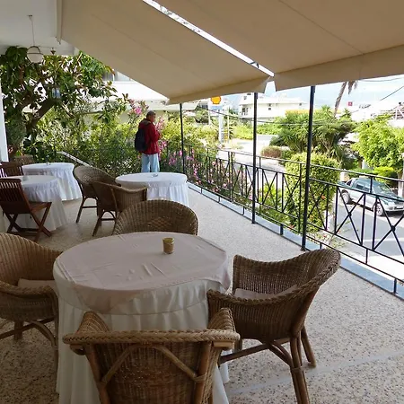 Akrotiri Hotel